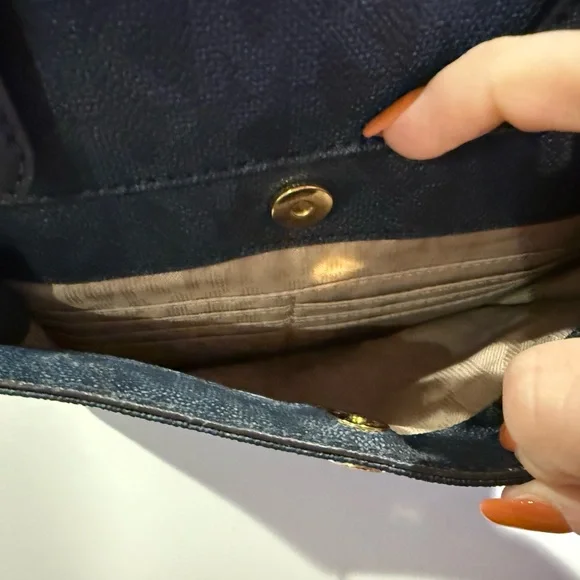 MICHAEL Michael Kors Jet Set Medium Snap Pocket Tote - Picture 5 of 10